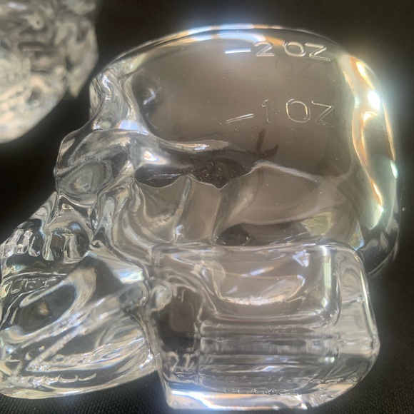 Crystal Head Skull Bottle & Shot glasses - Picture 10 of 11
